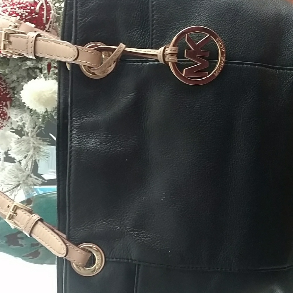 Michael Kors black leather purse - Picture 3 of 7